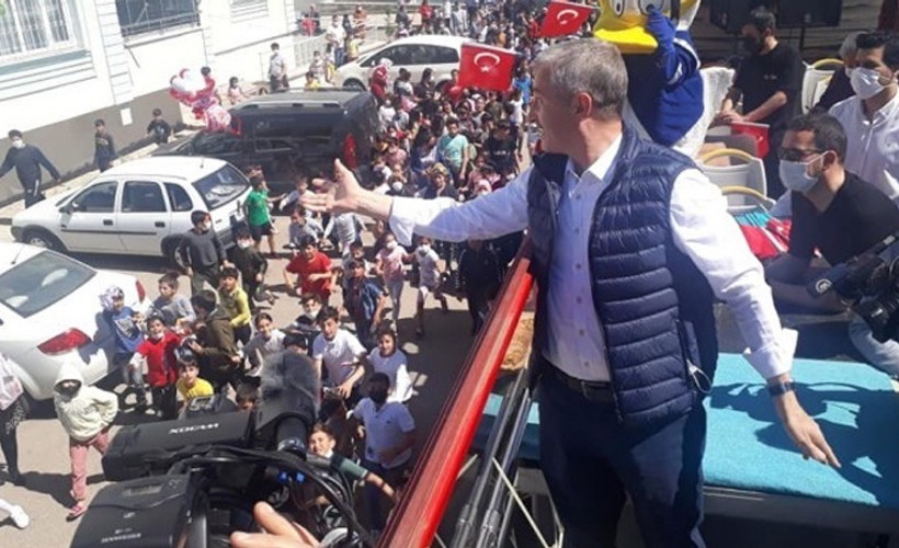 AKP'li belediyenin oyuncak 'sürprizi': Yüzlerce çocuk birbirini ezdi