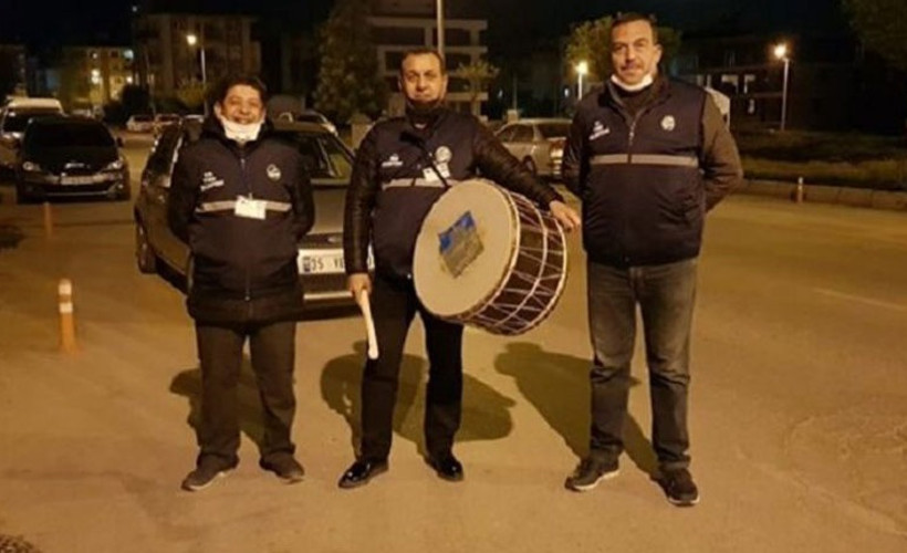 Coronavirus salgını nedeniyle işsiz kalan müzisyenler Ramazan davulcusu oldu