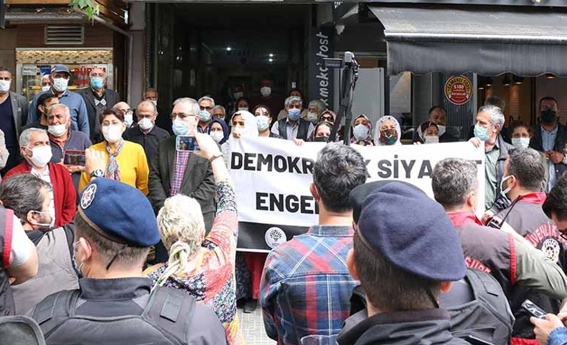 HDP İzmir: Burada bekletilen ailelerin muhatabı HDP değil, AKP ve MHP