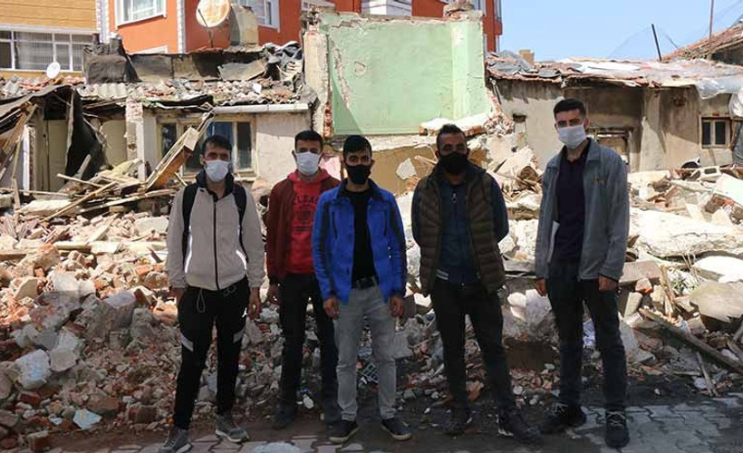 İstanbul Şişli'de evleri yıkılan Kürt işçiler 4 gündür sokakta