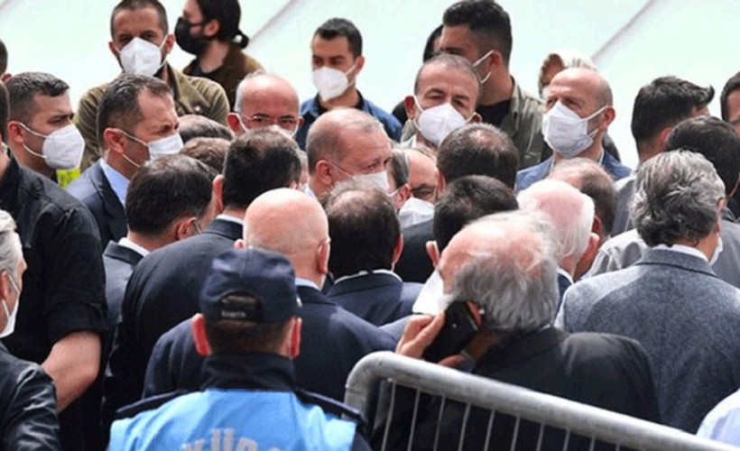 Tam kapanmada bugün: Erdoğan, cenaze namazına kalabalık bir grupla katıldı