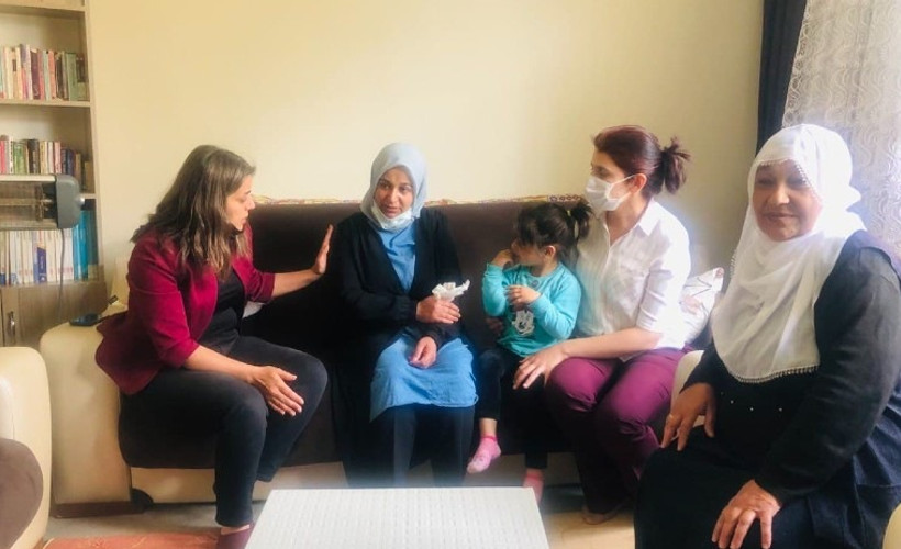 HDP Kadın Meclisi'nden uzman çavuş şiddetine uğrayan Rahime Öz'e ziyaret
