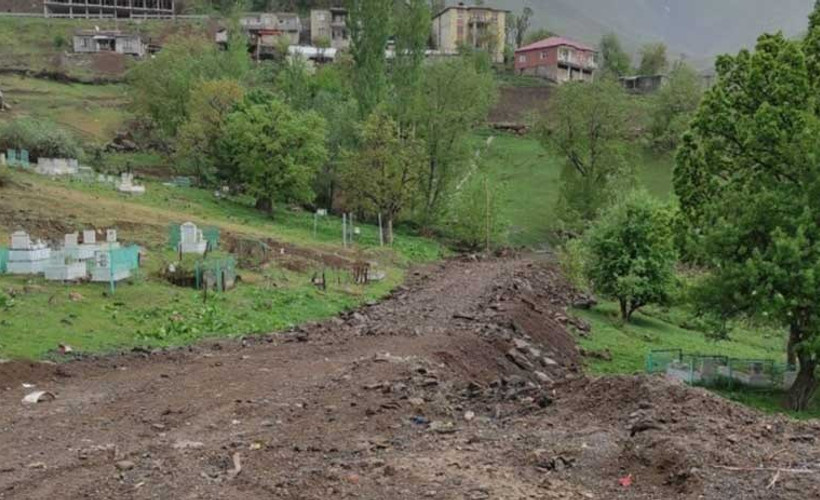 Eski Beytüşşebap kayyımına özel mezarlıktan evine yol geçirdiler