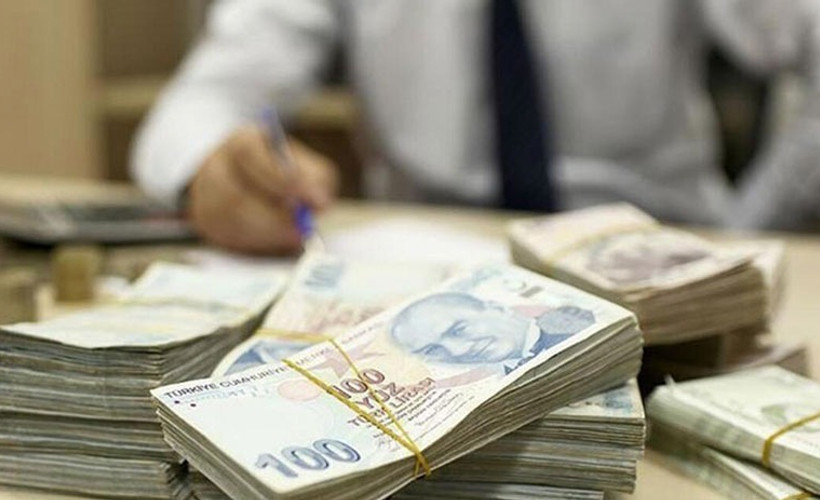 Devletin üst kademesindeki bazı bürokratlar birden fazla yerdeler ve birden fazla ücret alıyorlar
