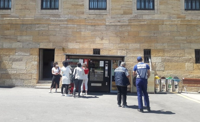 Anıtkabir'de yiyecek otomatına tepki: Yuh artık