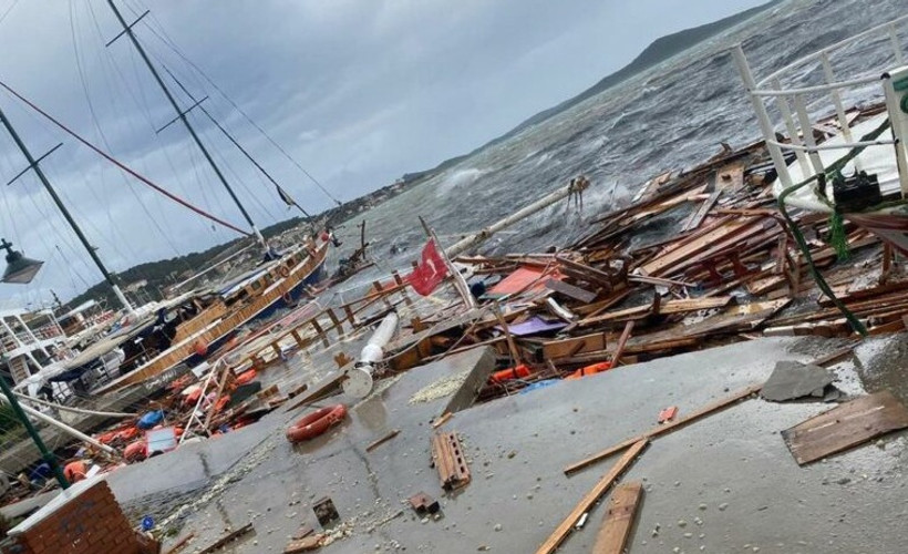 Ayvalık'taki fırtınada onlarca tekne battı