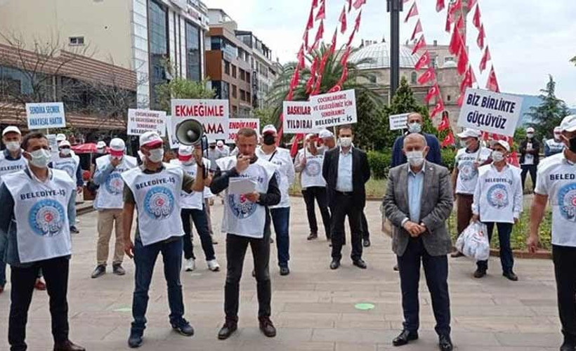 İşçiler, toplu sözleşme şartlarına uymayan AKP’li belediyeyi protesto etti
