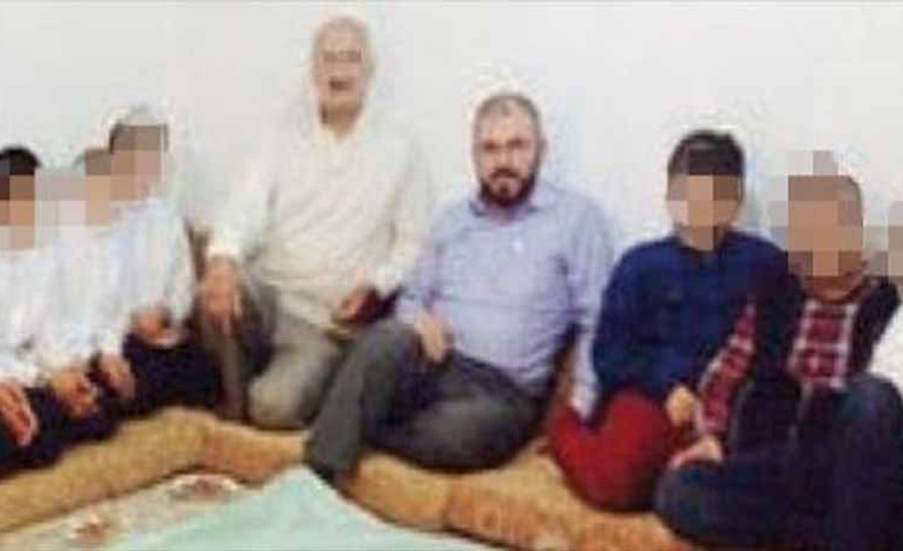 'Tecavüzcü ‘öğretmenle’ yurtlarda fotoğraflar çektiren Milli Eğitim Müdürü, Eğitim Müşavirliği'ne atanmış'