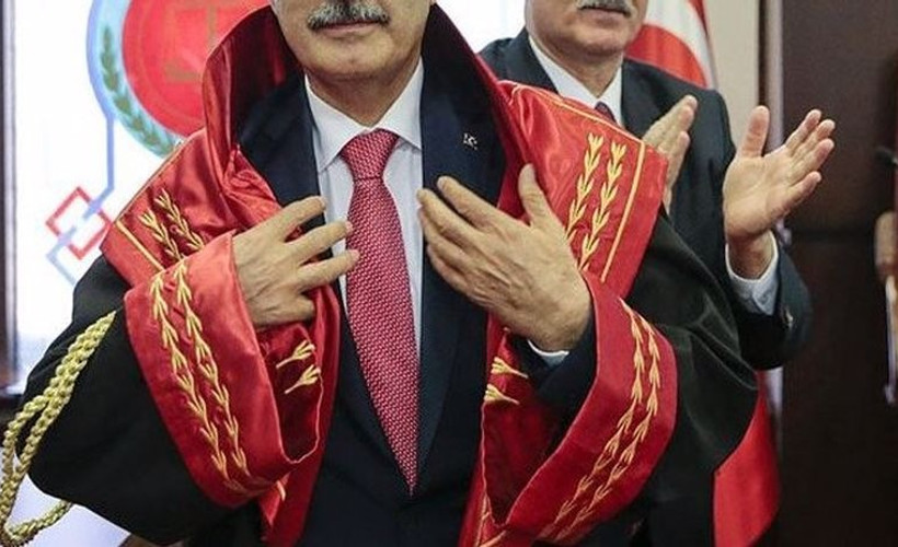 'Fiilen çiğnedikleri cumhuriyet savcılığı makamına, şimdi de yasal olarak son veriyorlar'