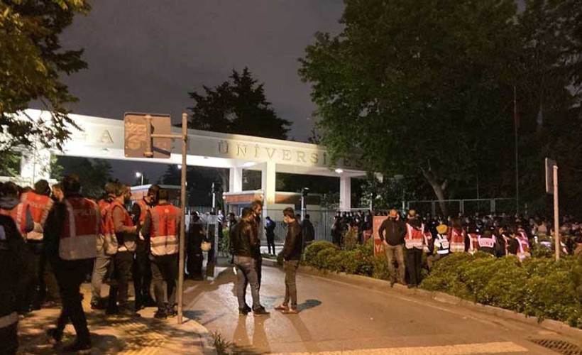 Boğaziçi Üniversitesi'nde çadır nöbeti başlatan öğrencilere polis ablukası
