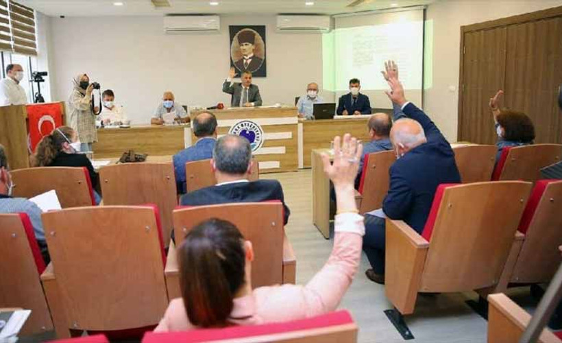 Yomra'da 5 AKP'li belediye meclis üyesi ortak açıklama yaparak istifa etti