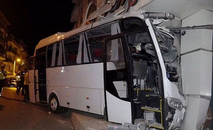 İşçi servisi kaza yaptı: 12 yaralı