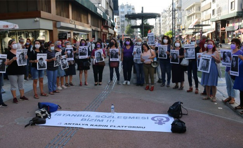 Antalyalı kadınlardan eylem: İstanbul Sözleşmesi’nden de eşitlik mücadelemizden de vazgeçmiyoruz