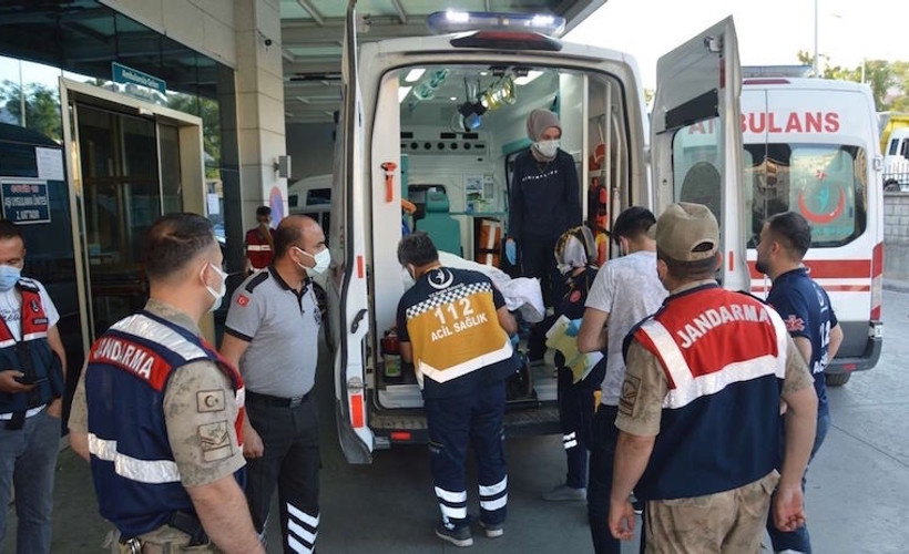Mülteci kamyonuna jandarma ateş açtı: 2 kişi öldü, 10 kişi yaralandı