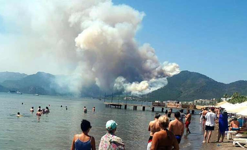 Marmaris'te yangın: Bir personel yaşamını yitirdi