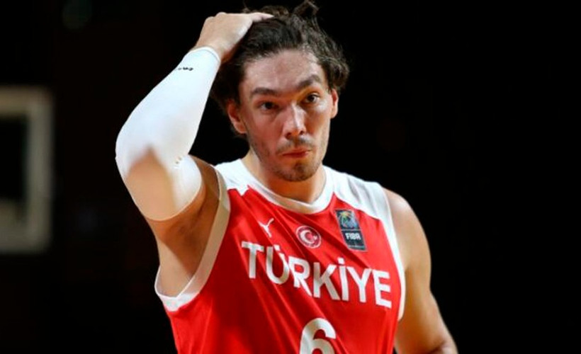 Cedi Osman, tepkiler nedeniyle sosyal medya hesaplarını kapattı