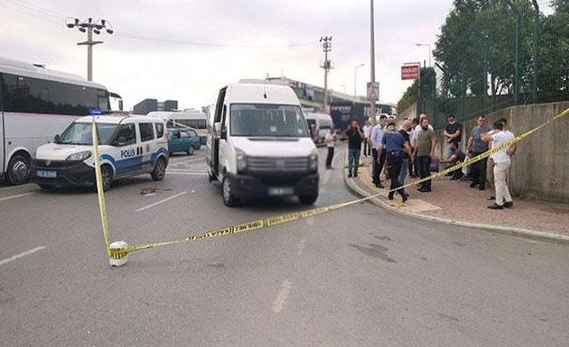 Kocaeli'de işçi minibüsüne silahlı saldırı: 1'i ağır 4 yaralı