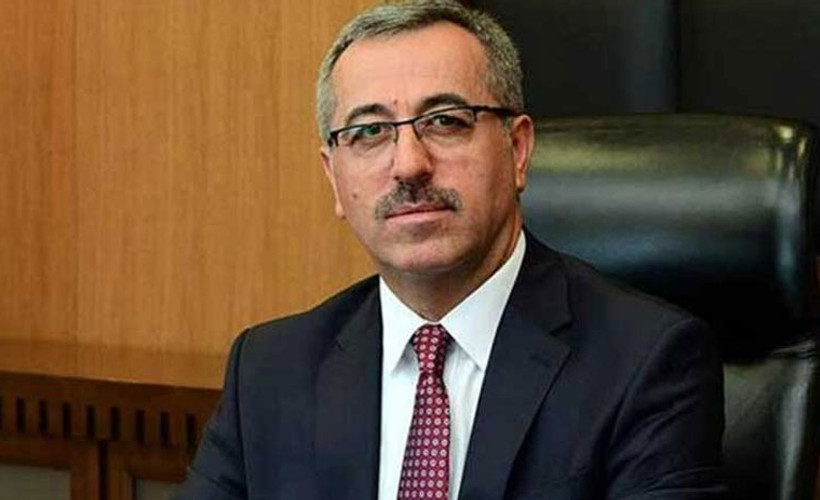 AKP'li başkan, muhalif gazeteci çıkmadan seçim salonuna girmedi