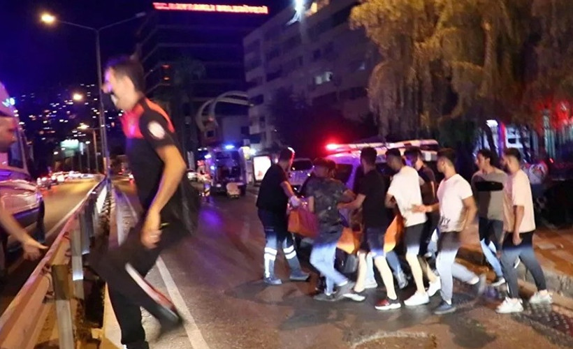 İzmir'de 'omuz atma' kavgası: 1 ölü, 3 yaralı