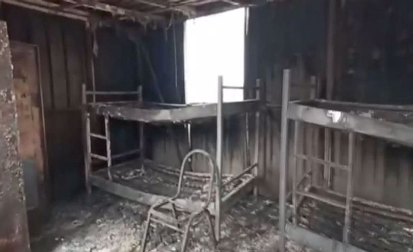 Yangına müdahaleye giden orman çalışanlarının nöbet yerleri küle döndü