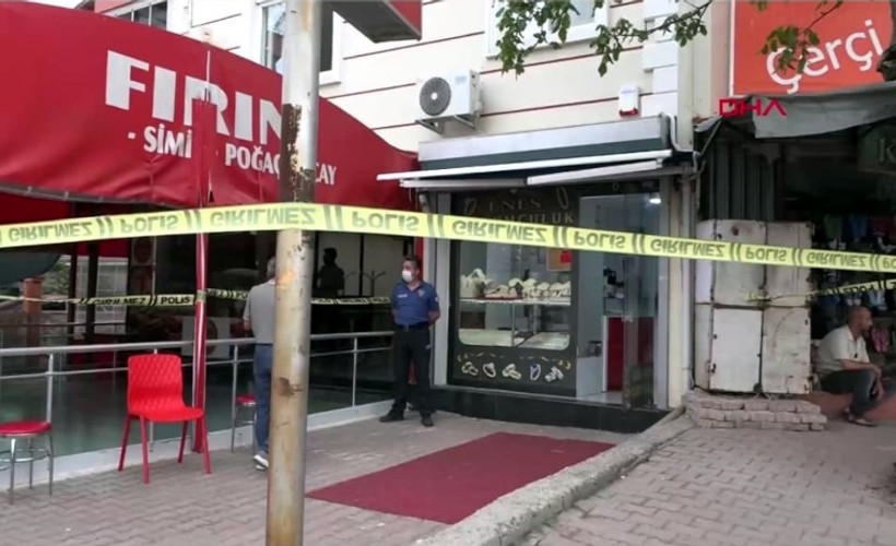 Kuyumcudan çaldıkları bilezikler imitasyon çıktı