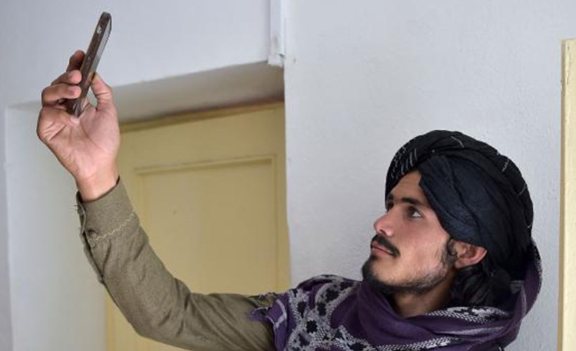 Facebook'tan Taliban'a yasak