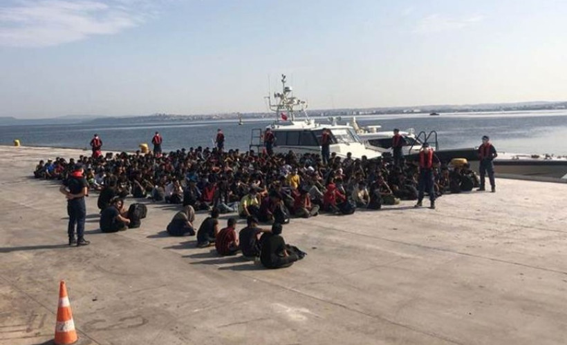Midilli Adası'na geçmeye çalışan 204 göçmen yakalandı