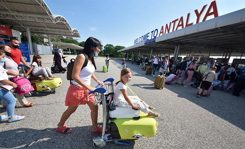 Antalya 300 bin İngiliz beklerken 2 bin kişi geldi: Haymatlosların bile altında