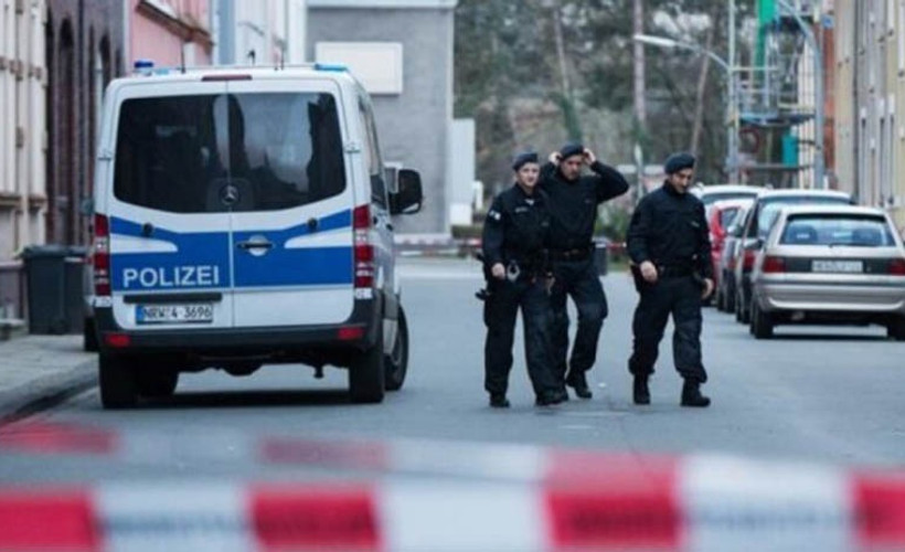 Almanya’da dernek ve Kürtlere ait evlere polis baskını