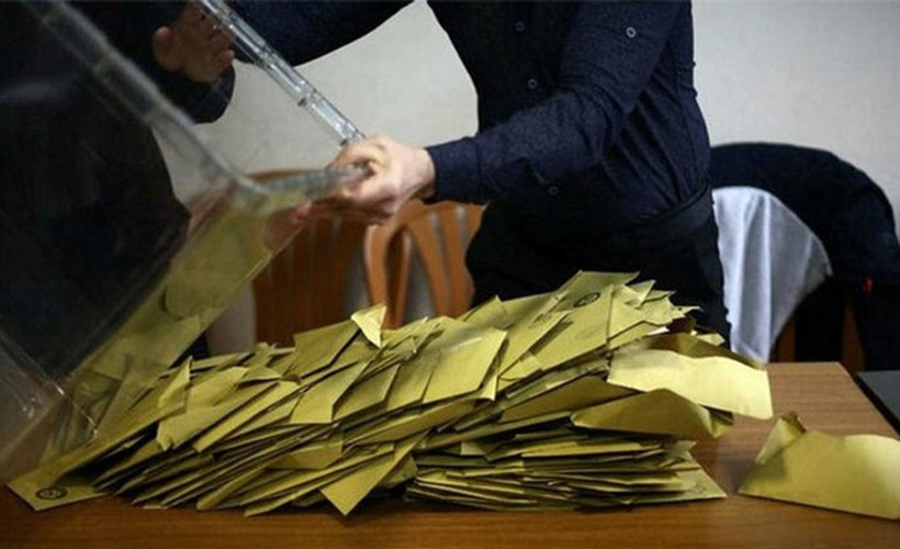 AKP’den seçim barajı ve Anayasa açıklaması