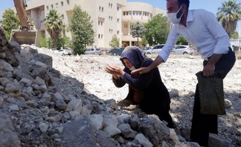 'Emine Şenyaşar'ın çıplak elleriyle toprağı kazarak adalet araması Türkiye’nin sembolüdür'