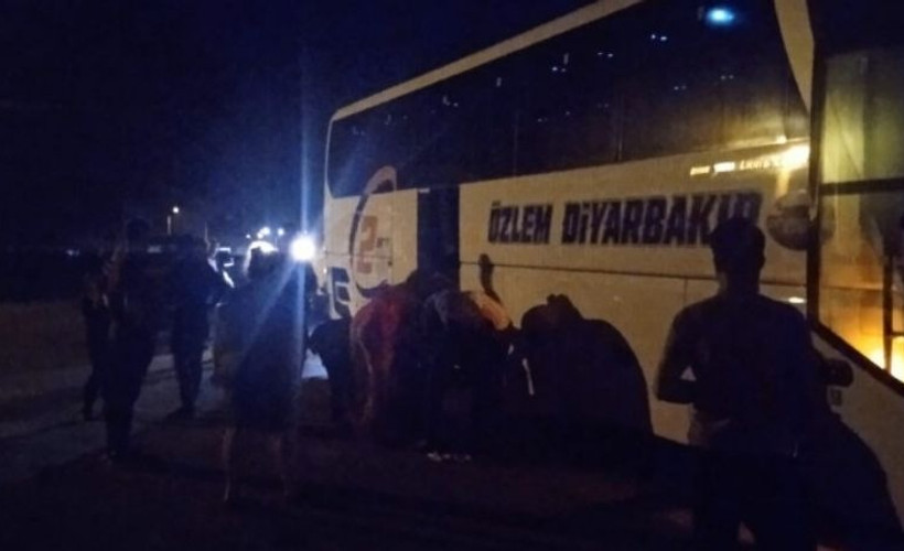 Diyarbakır'a giden yolcu otobüsüne saldırı: 2 yaralı