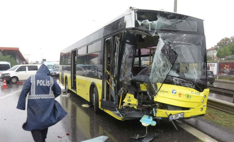 Maltepe'de İETT otobüsüyle kamyonet çarpıştı