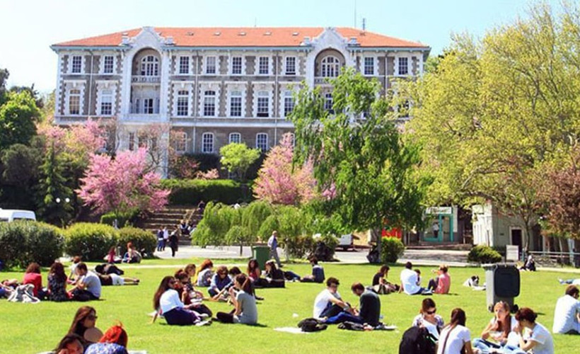Öğrenciler, günlük 25 TL'ye geçiniyor