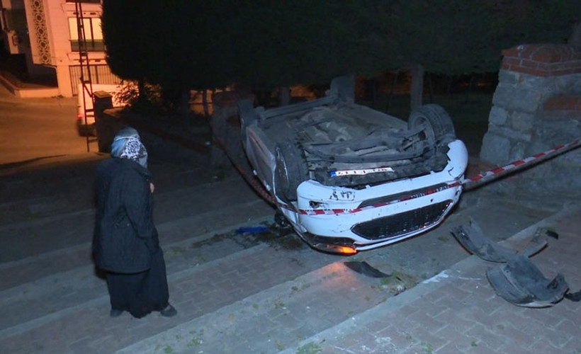 Navigasyona uyarak merdivenli sokağa girdi, takla attı