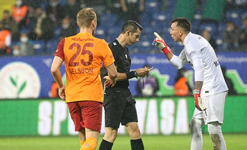 Galatasaray 10 kişiyle son dakikada kazandı: 2-3
