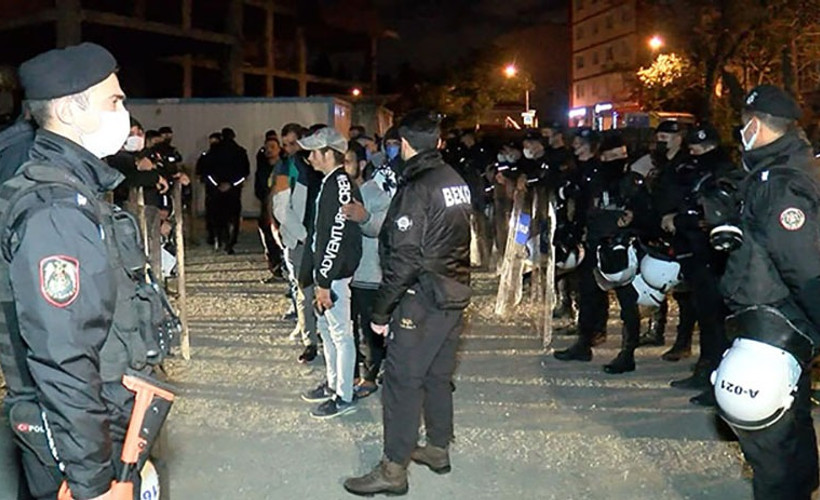 Ataşehir'de gece yarısı baskını: 200'e yakın kağıt işçisi gözaltına alındı