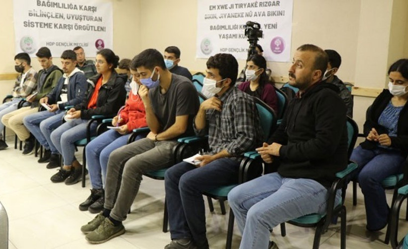 HDP’li gençlerden yeni kampanya: Bağımlılığı kıralım, yeni yaşamı kuralım