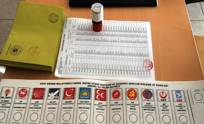 AKP'de oy verme sisteminin değişmesi tartışılıyor: Zarfsız oy kullanmayı önermeyi düşünüyoruz
