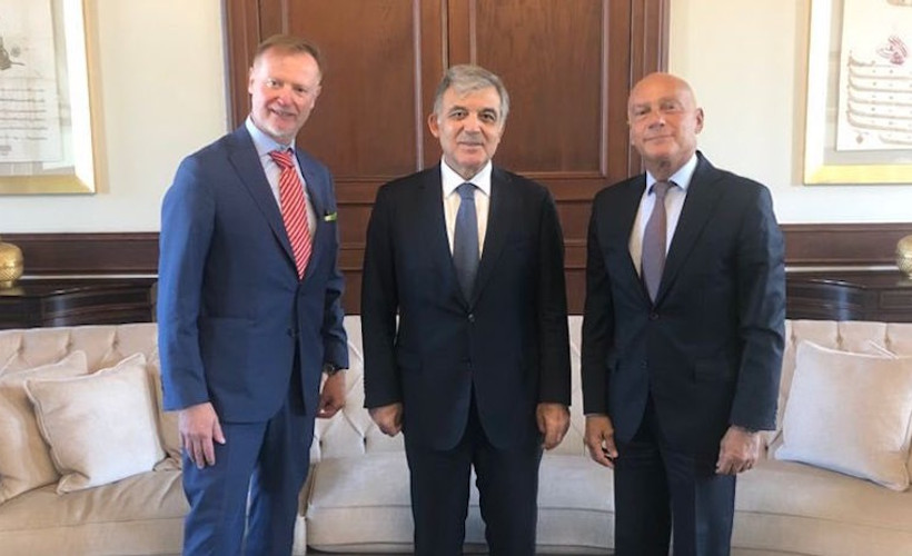 Abdullah Gül, Kavala'nın serbest bırakılmasını isteyen büyükelçiyle fotoğraf verdi