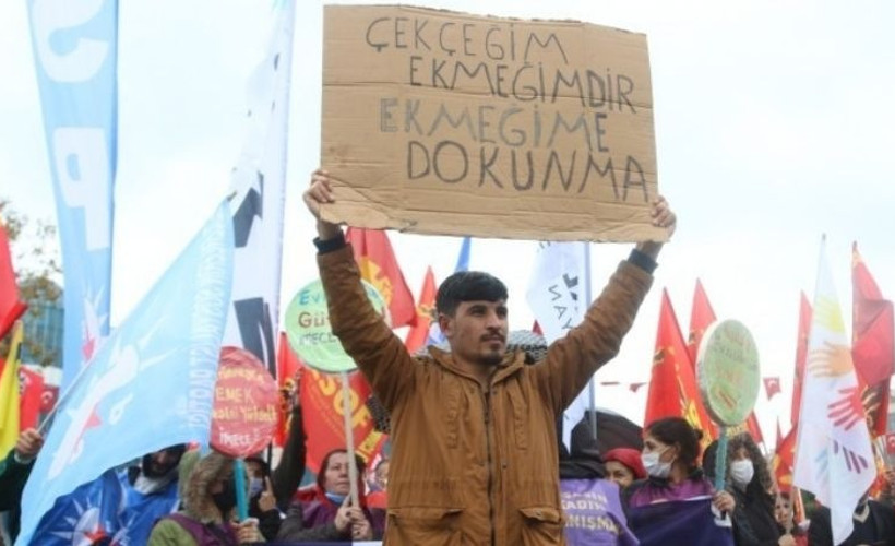 İşçiler kürsüden seslendi: Direnerek kazanacağız