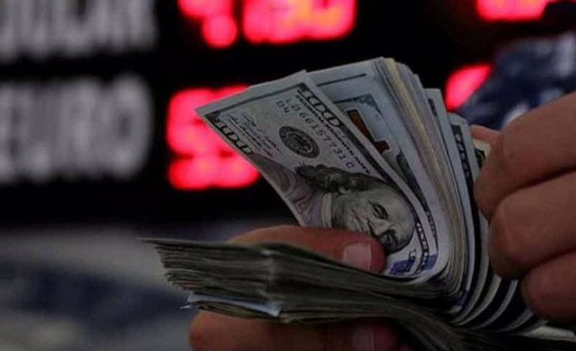 Dolar 9.83 ile tarihi rekor kırdı