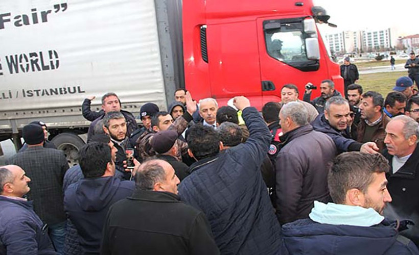 800 kamyon şoförü kontak kapattı: Sadece hak ettiğimizi istiyoruz