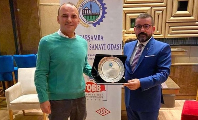AKP kurucusu, müebbet hapis alan firari isimle görüşüp plaket verdi: Başarılarının devamını dilerim