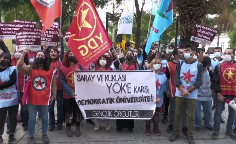 İzmir'de öğrenci protestosu: Saray kuklası YÖK'ü tanımıyoruz