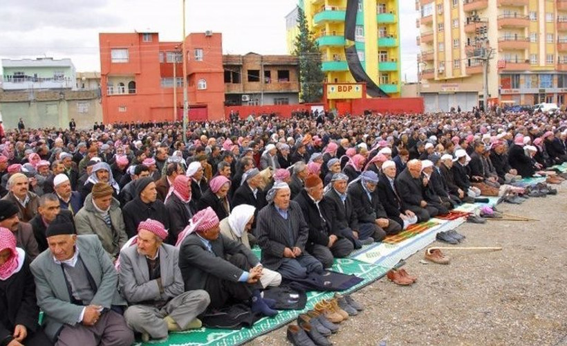 Cami dışında kılınan namaz suç sayıldı