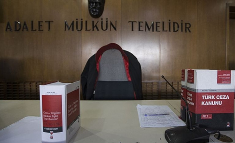Araçları durdurulan iki eski hakim tutuklandı