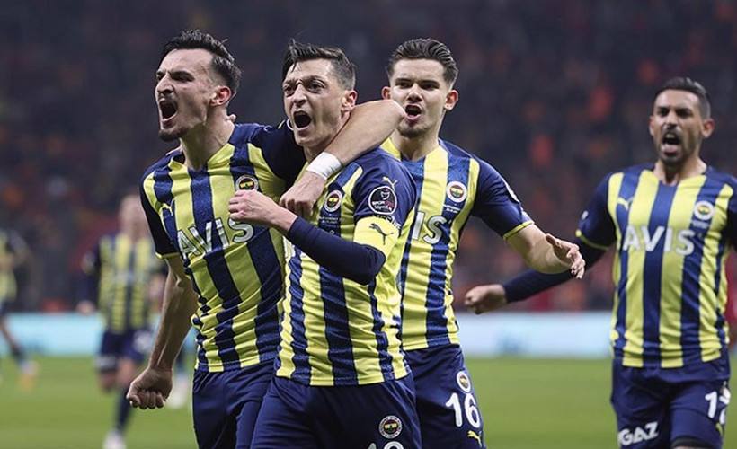 Fenerbahçe 10 kişi kaldığı maçta Galatasaray'ı mağlup etti