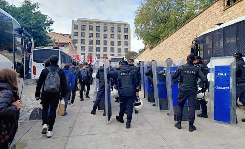 İstiklal Caddesi'nde 25 Kasım ablukası