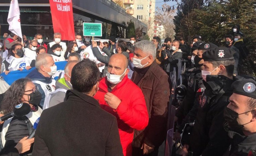 Polis engeline rağmen 'Beyaz Yürüyüş'teki hekimler açıklama yaptı